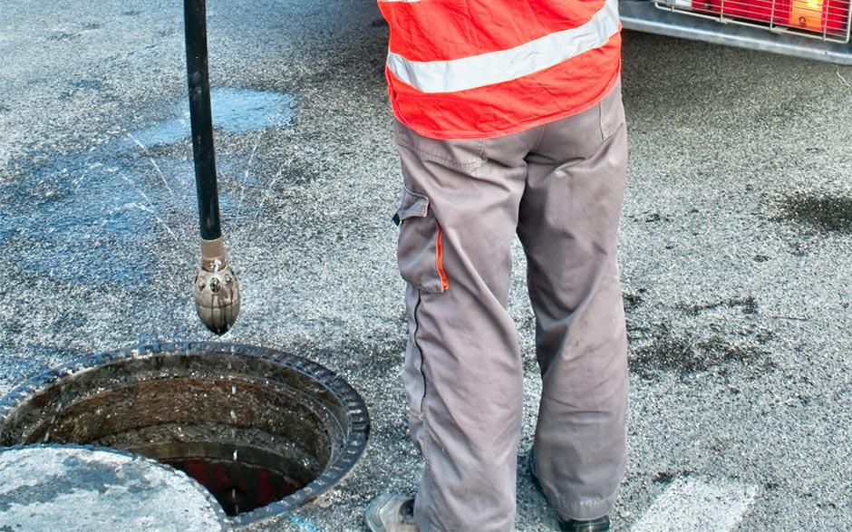 déboucher un wc avec une bouteille Colombes